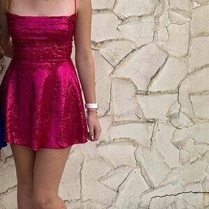 Hoco dress 
Size Medium 
Pink
Worn once 
Best offer